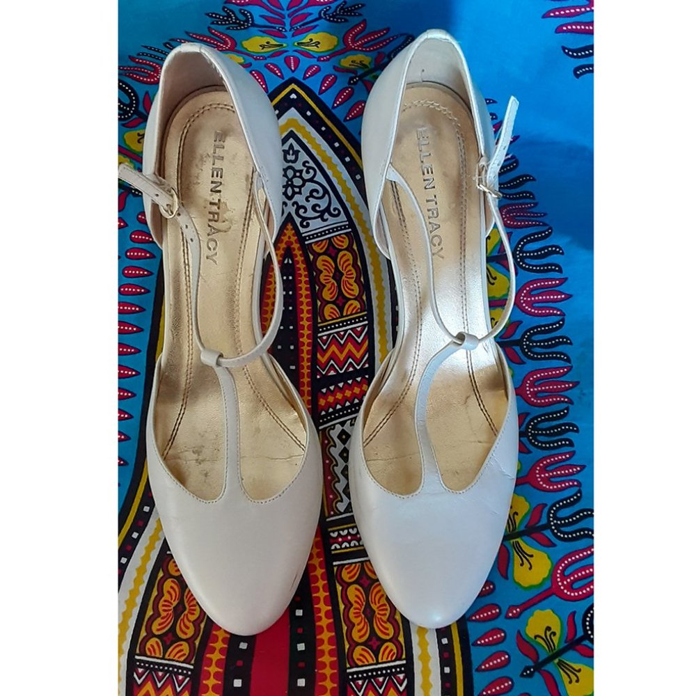 Ellen Tracy strapped shoes, Off-white, size 9.5M